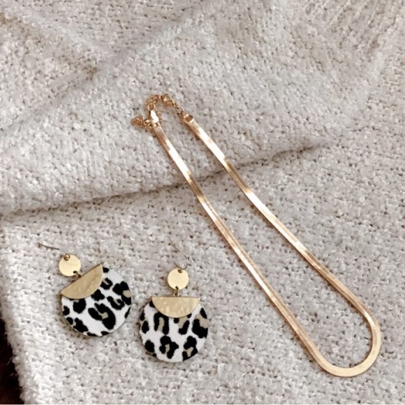 Metal/Leopard Earrings - Picture 2 of 2